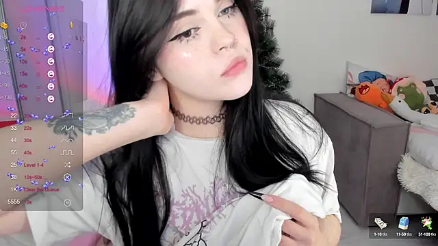 Snapshot of SelenaCute chatting on January 2025 05:13:01 AM SelenaCute online show from January 2025 05:13:01 AM