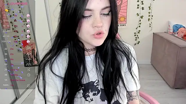 Snapshot of SelenaCute chatting on February 2025 07:40:01 AM SelenaCute online show from February 2025 07:40:01 AM