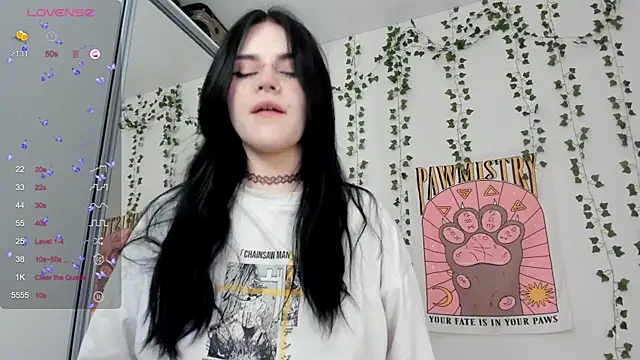 Snapshot of SelenaCute chatting on February 2025 05:05:02 AM SelenaCute online show from February 2025 05:05:02 AM