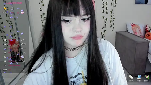 Snapshot of SelenaCute chatting on February 2025 09:43:01 AM SelenaCute online show from February 2025 09:43:01 AM