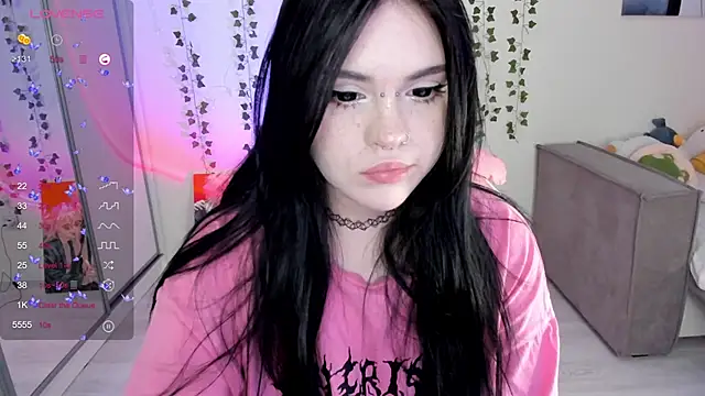 Snapshot of SelenaCute chatting on February 2025 05:13:01 AM SelenaCute online show from February 2025 05:13:01 AM