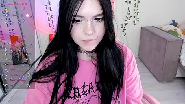 Snapshot of SelenaCute chatting on February 2025 08:17:01 AM SelenaCute online show from February 2025 08:17:01 AM