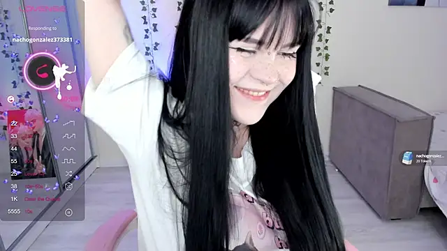 Snapshot of SelenaCute chatting on March 2025 05:09:01 AM SelenaCute online show from March 2025 05:09:01 AM