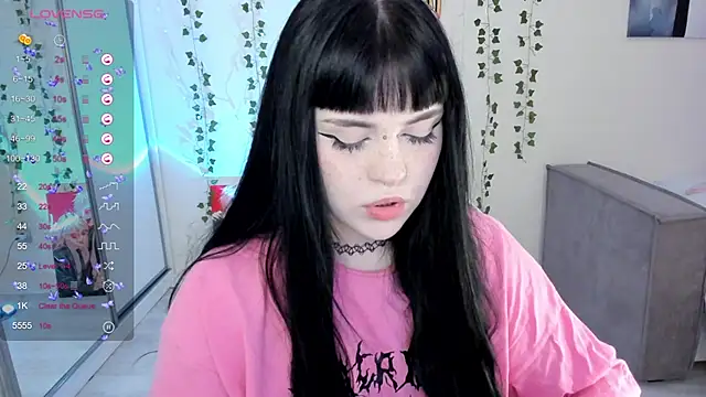 Snapshot of SelenaCute chatting on March 2025 05:07:01 AM SelenaCute online show from March 2025 05:07:01 AM