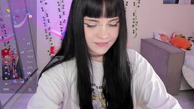 Snapshot of SelenaCute chatting on March 2025 07:13:02 AM SelenaCute online show from March 2025 07:13:02 AM