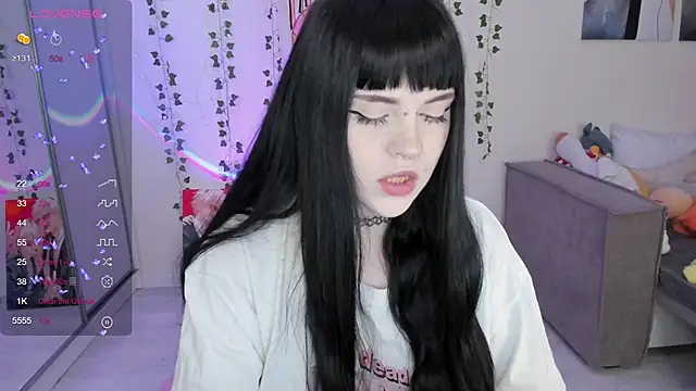 Snapshot of SelenaCute chatting on March 2025 05:11:01 AM SelenaCute online show from March 2025 05:11:01 AM