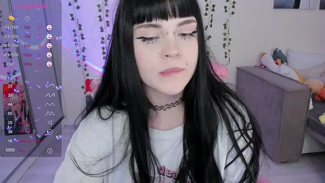 Snapshot of SelenaCute chatting on March 2025 08:15:01 AM SelenaCute online show from March 2025 08:15:01 AM