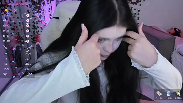 Snapshot of SelenaCute chatting on October 2025 04:34:02 AM SelenaCute online show from October 2025 04:34:02 AM