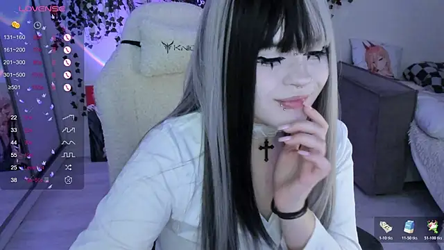 Snapshot of SelenaCute chatting on October 2025 05:00:02 AM SelenaCute online show from October 2025 05:00:02 AM