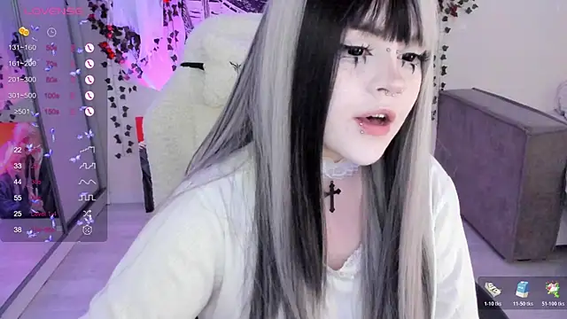 Snapshot of SelenaCute chatting on November 2025 11:53:01 AM SelenaCute online show from November 2025 11:53:01 AM