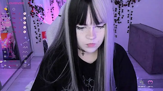 Snapshot of SelenaCute chatting on November 2025 11:54:01 AM SelenaCute online show from November 2025 11:54:01 AM