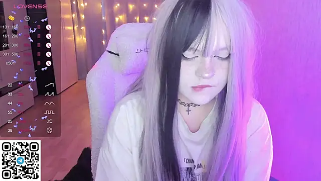 Snapshot of SelenaCute chatting on February 2026 05:33:02 AM SelenaCute online show from February 2026 05:33:02 AM