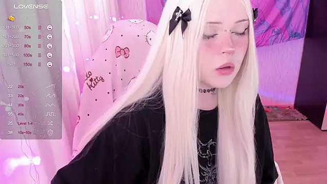 Snapshot of SelenaCute chatting on June 2026 04:32:02 AM SelenaCute online show from June 2026 04:32:02 AM