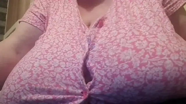 Nataliesbestjuggs online show from December 2025 05:09:01 PM