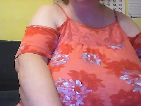 Nataliesbestjuggs online show from May 2026 06:09:01 PM
