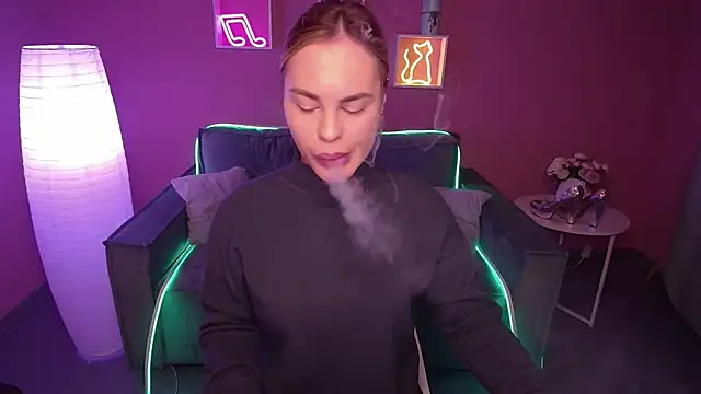 Snapshot of RikaRaily chatting on December 2024 06:01:01 AM RikaRaily online show from December 2024 06:01:01 AM