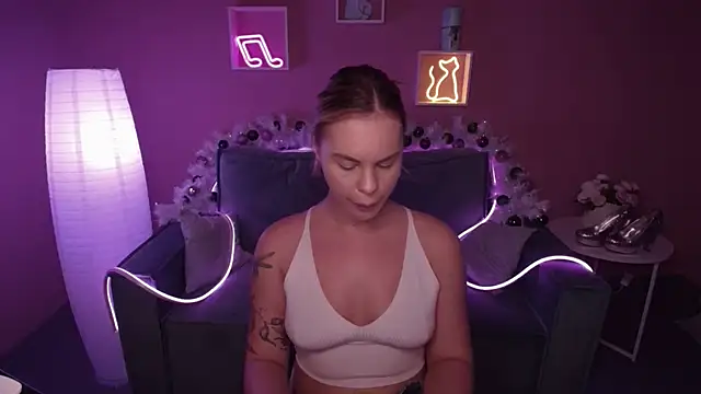 Snapshot of RikaRaily chatting on December 2024 08:38:02 AM RikaRaily online show from December 2024 08:38:02 AM