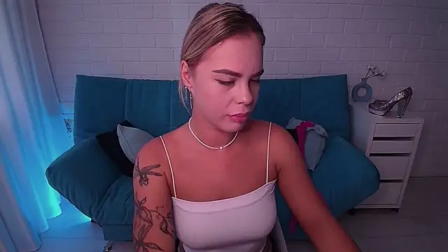 Snapshot of RikaRaily chatting on September 2025 05:40:01 AM RikaRaily online show from September 2025 05:40:01 AM