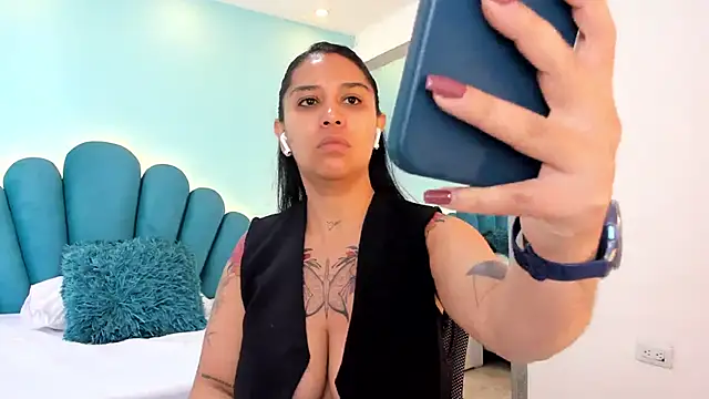 sharlott18 online show from February 2026 02:01:02 PM