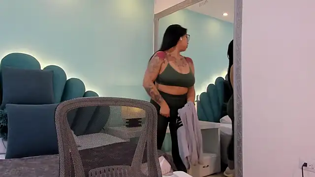 sharlott18 online show from March 2026 02:47:02 PM