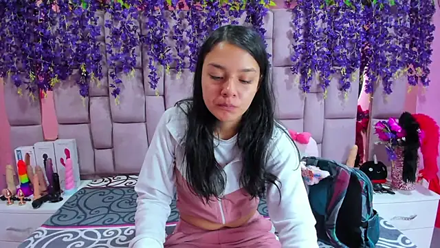 Bich Anal  online show from February 2025 01:40:02 PM