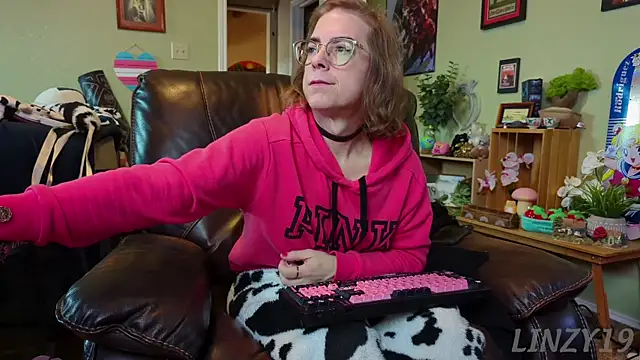 Linzy 19 online show from January 2025 04:52:01 PM