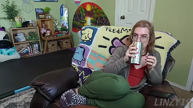 Snapshot of Linzy_19 chatting on February 2025 05:33:01 PM Linzy 19 online show from February 2025 05:33:01 PM