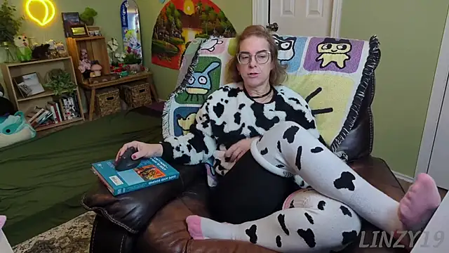 Snapshot of Linzy_19 chatting on February 2025 03:26:01 PM Linzy 19 online show from February 2025 03:26:01 PM