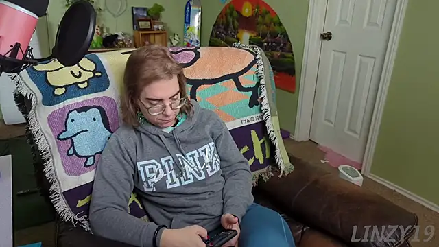 Snapshot of Linzy_19 chatting on February 2025 05:20:02 PM Linzy 19 online show from February 2025 05:20:02 PM