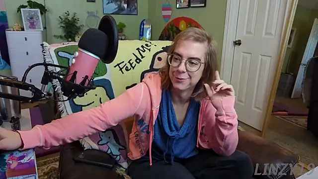 Snapshot of Linzy_19 chatting on March 2025 03:02:01 PM Linzy 19 online show from March 2025 03:02:01 PM