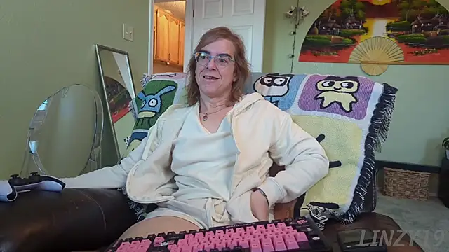 Snapshot of Linzy_19 chatting on September 2025 01:35:02 PM Linzy 19 online show from September 2025 01:35:02 PM