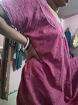 COUPLLE VILLAGE online show from April 2026 03:17:01 AM