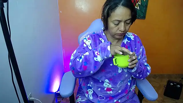 Snapshot of daleska_ayala_1 chatting on January 2025 03:58:01 AM daleska ayala 1 online show from January 2025 03:58:01 AM