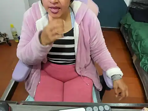 Snapshot of daleska_ayala_1 chatting on September 2025 08:45:01 PM daleska ayala 1 online show from September 2025 08:45:01 PM
