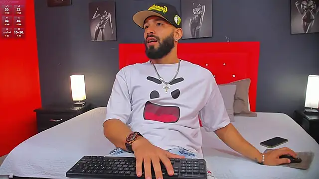 Thiagogomez online show from December 2024 12:27:01 PM