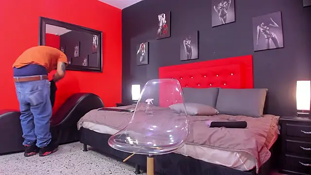 Thiagogomez online show from November 2025 12:39:02 PM