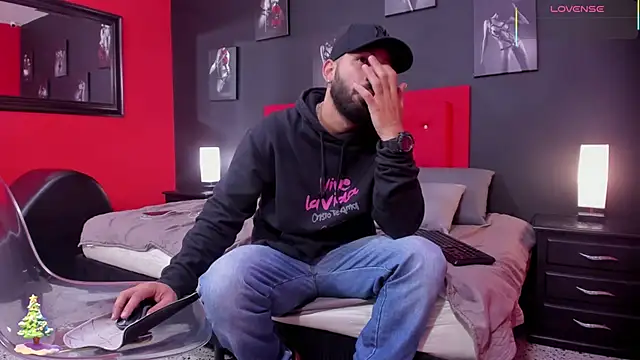 Thiagogomez online show from December 2025 12:36:01 PM