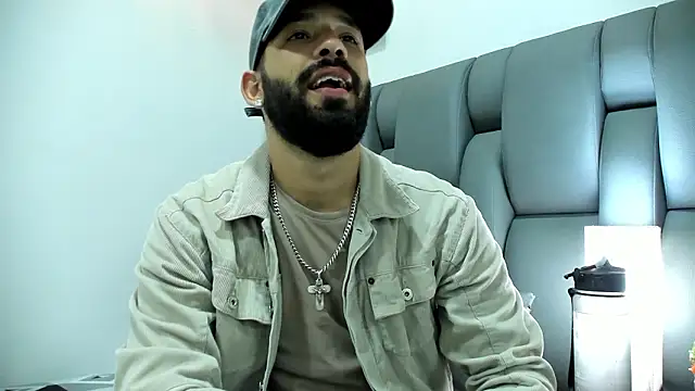 Thiagogomez online show from March 2026 07:22:02 PM