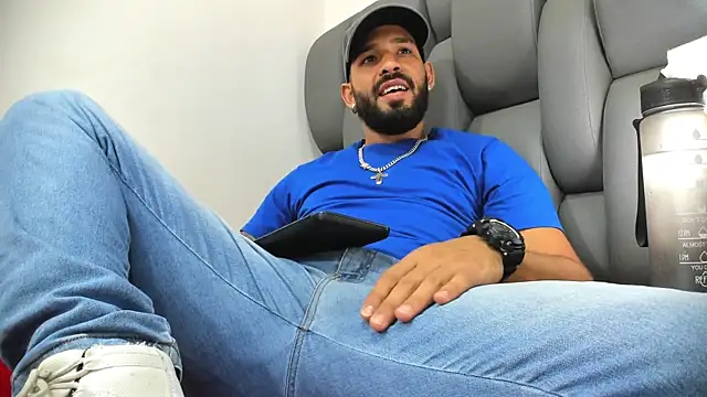 Thiagogomez online show from March 2026 07:08:01 PM