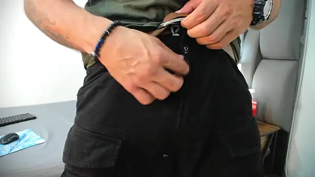 Thiagogomez online show from March 2026 07:09:01 PM