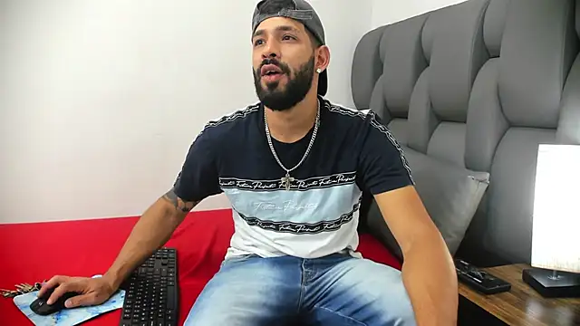 Thiagogomez online show from March 2026 07:04:02 PM