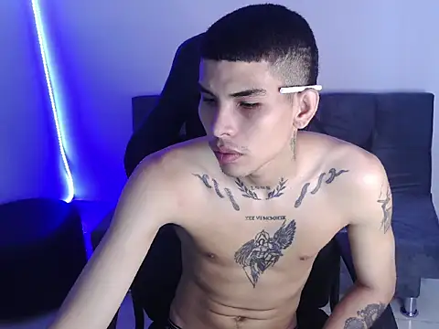 Snapshot of hot_king20 chatting on December 2025 04:24:01 PM hot king20 online show from December 2025 04:24:01 PM