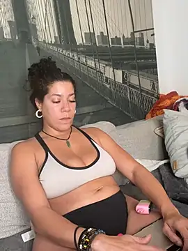 Bigbuttbrooklynn online show from February 2025 06:44:02 AM