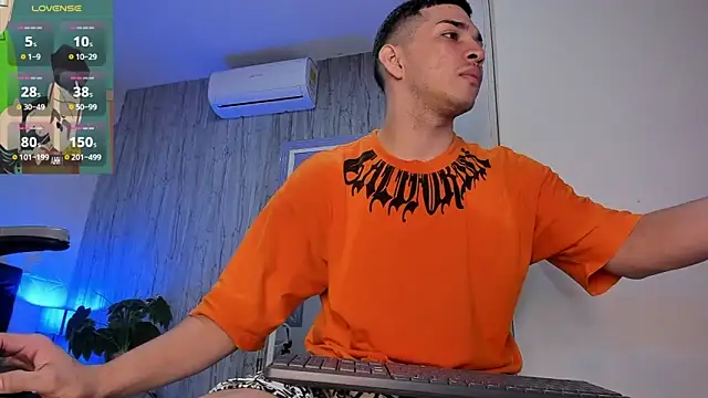 Snapshot of JUANDIAMONDS98 chatting on October 2025 01:23:01 PM JUANDIAMONDS98 online show from October 2025 01:23:01 PM