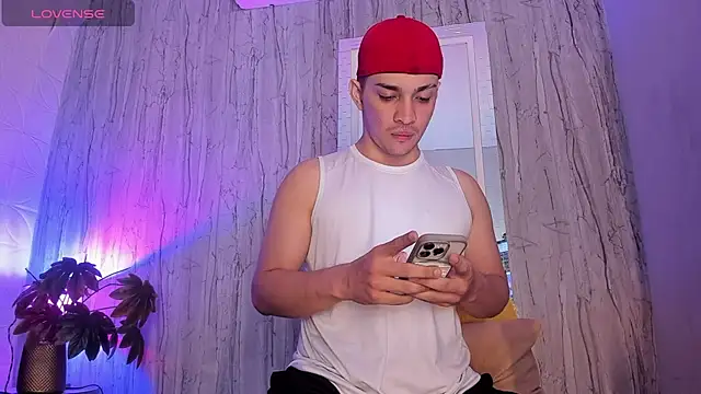 Snapshot of JUANDIAMONDS98 chatting on October 2025 01:10:02 PM JUANDIAMONDS98 online show from October 2025 01:10:02 PM