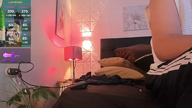 Snapshot of JUANDIAMONDS98 chatting on October 2025 01:12:01 PM JUANDIAMONDS98 online show from October 2025 01:12:01 PM