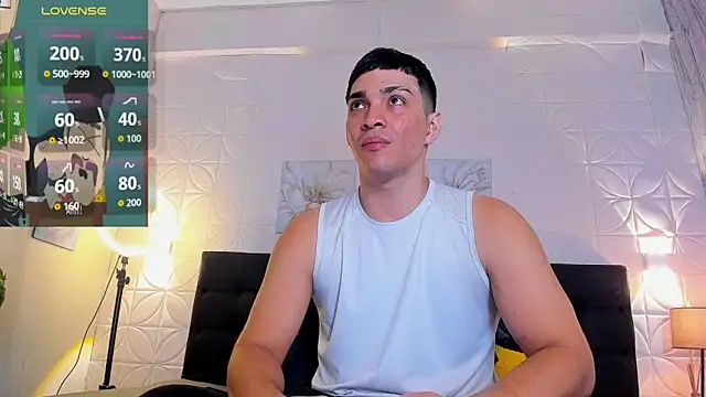 Snapshot of JUANDIAMONDS98 chatting on November 2025 01:54:02 PM JUANDIAMONDS98 online show from November 2025 01:54:02 PM