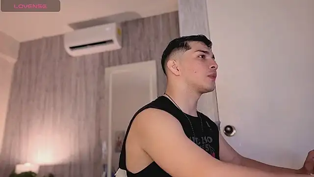 Snapshot of JUANDIAMONDS98 chatting on February 2026 01:42:01 PM JUANDIAMONDS98 online show from February 2026 01:42:01 PM