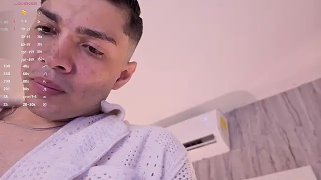 Snapshot of JUANDIAMONDS98 chatting on February 2026 01:56:01 PM JUANDIAMONDS98 online show from February 2026 01:56:01 PM