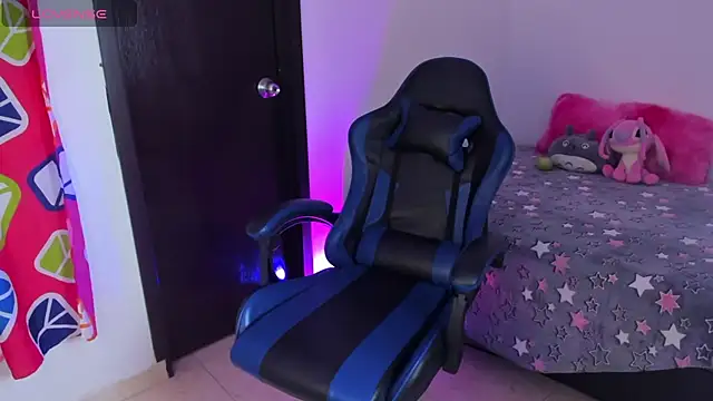 roseliam25 online show from November 2025 07:02:02 PM